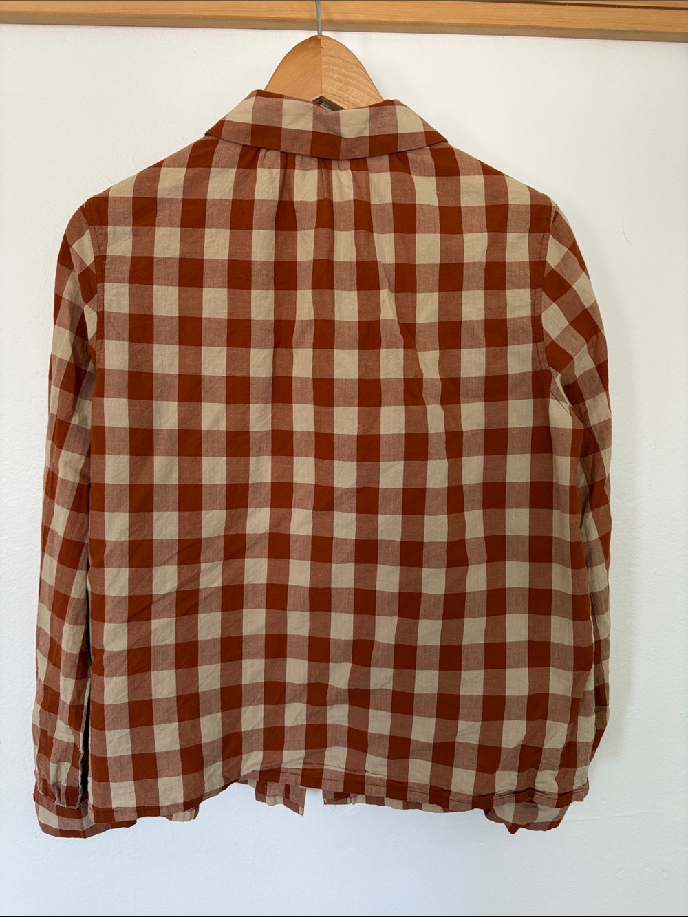 TOAST Checkerboard Button-Front Women’s Top in Rust and Cream. - Picture 3 of 5
